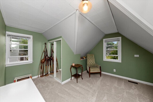 Building Photo - 559 Edson Ave