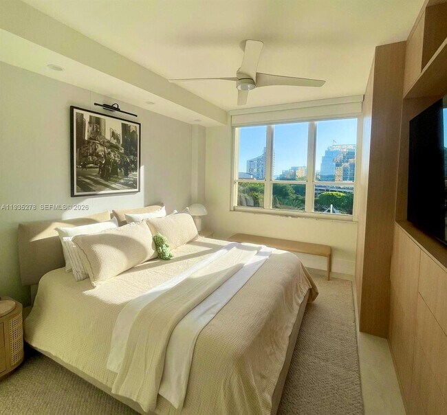 Building Photo - 888 Brickell Key Dr