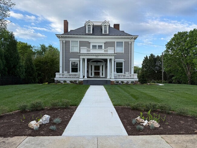 Building Photo - 2021 Rivermont Ave