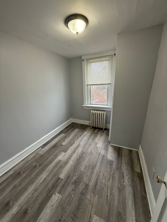 Building Photo - 3 bedroom Collingdale Section 8 Approved H...