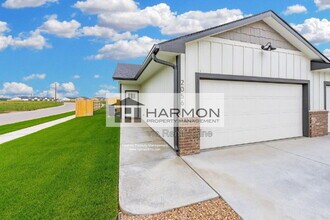Building Photo - 2030 N Reece St
