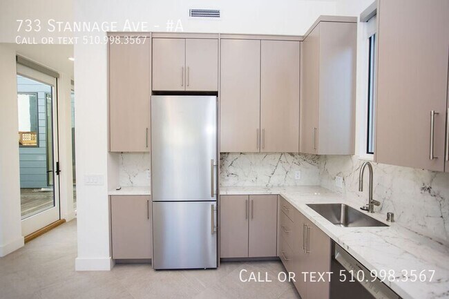 Building Photo - 733 Stannage Ave