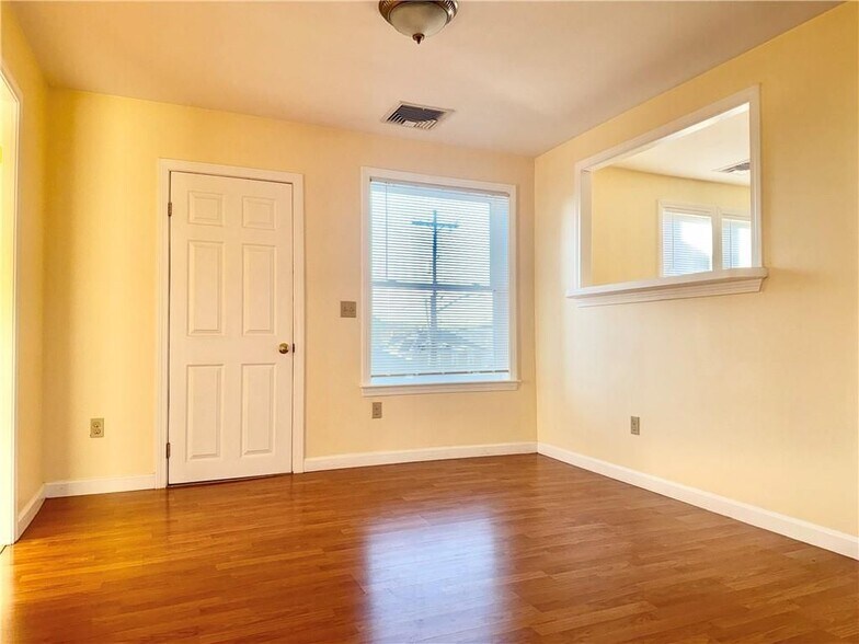 Building Photo - 1037 Cass Ave