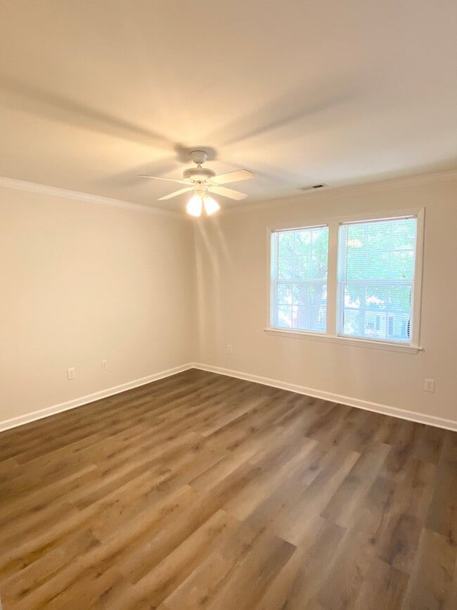 Building Photo - 330 Commons Dr