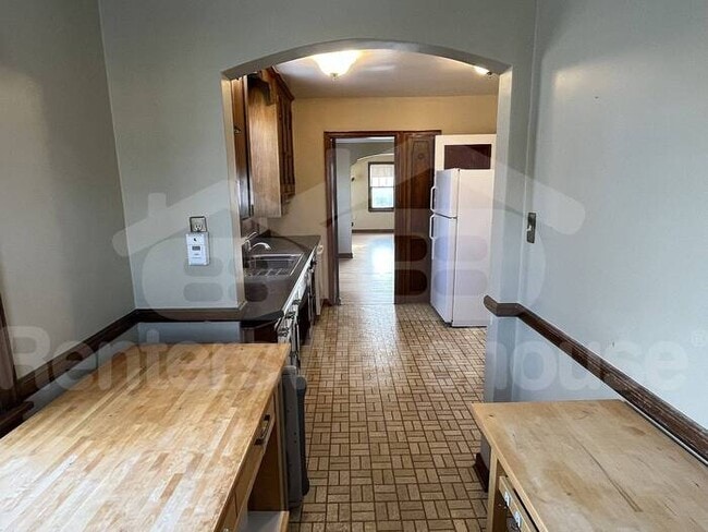 Building Photo - 2 Bed/1 Bath Upper Duplex in Minneapolis