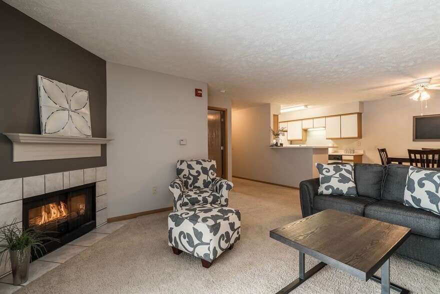 Discover the comfort of Eagle Run, where spacious interiors and inviting features create a place youll love to call home. - Eagle Run Apartments