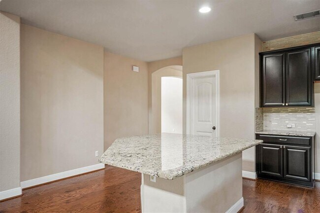 Building Photo - 5809 Viejo Dr