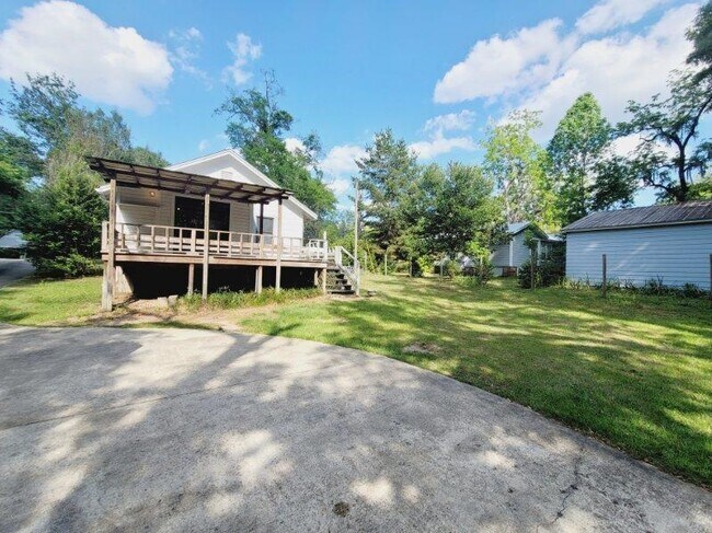 Building Photo - 526 N Adams St