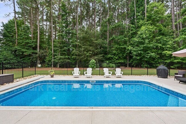 Building Photo - 215 Harrison Pond Dr