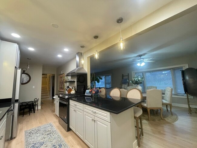 Building Photo - 844 Juniper Rd