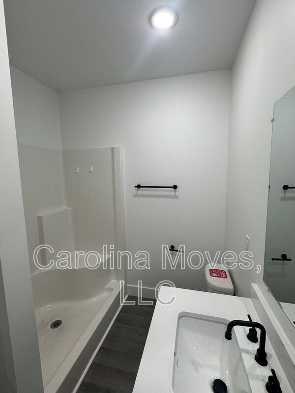 Building Photo - 4048 Parris Bridge Rd
