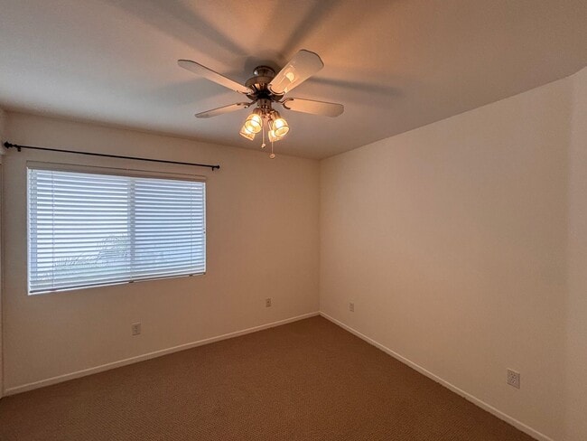 Building Photo - Great 4B/2.5BA House in Gate Community in ...