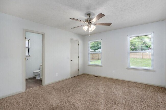 Building Photo - 205 Smalley St