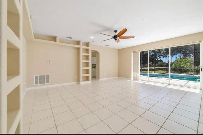 Building Photo - 2301 Roat Dr