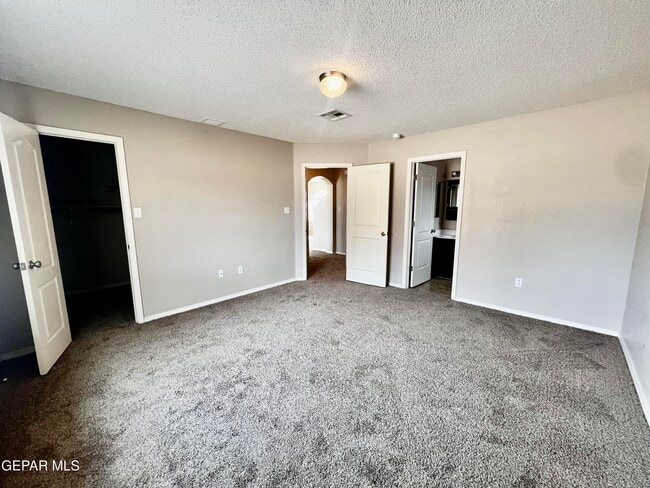 Building Photo - 14160 Lasso Rock Dr
