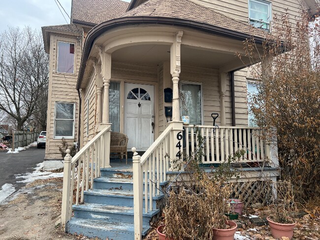 Building Photo - 644 St Charles St