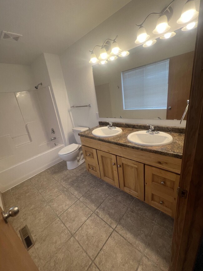 Building Photo - 3322 8th St W