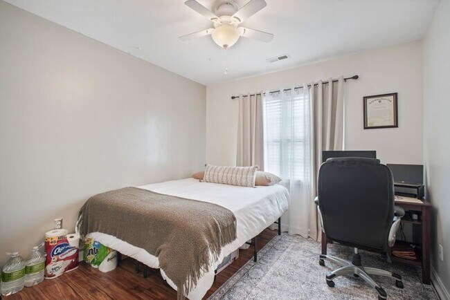 Building Photo - 4410 Caven Ct N