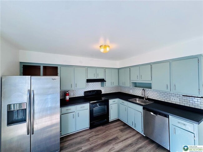 Building Photo - 235 Vista Dr