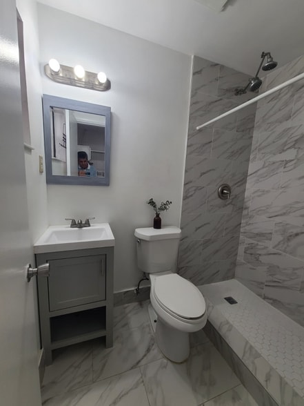 Building Photo - 8126 W 15th Ave