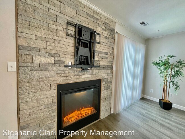 Building Photo - 5 br, 3.5 bath House - 1317 Beacons Reach ...