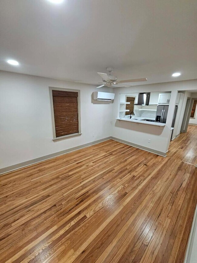 Building Photo - 152 E Orange St