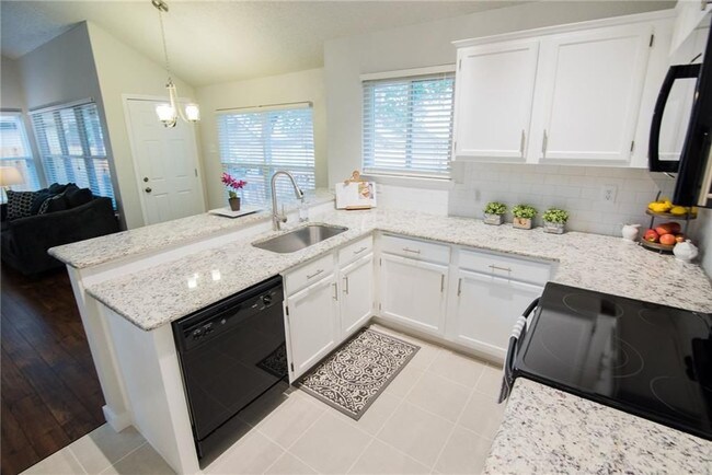 Building Photo - Boxwood Drive