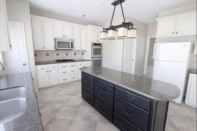 Building Photo - 702 Epperson Way