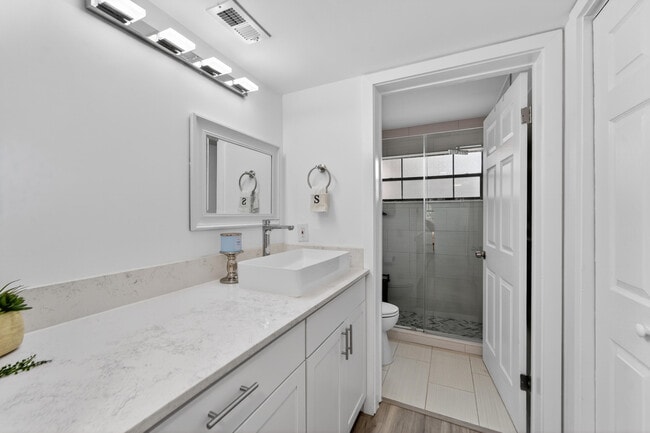 Building Photo - 1672 Cypress Pointe Dr
