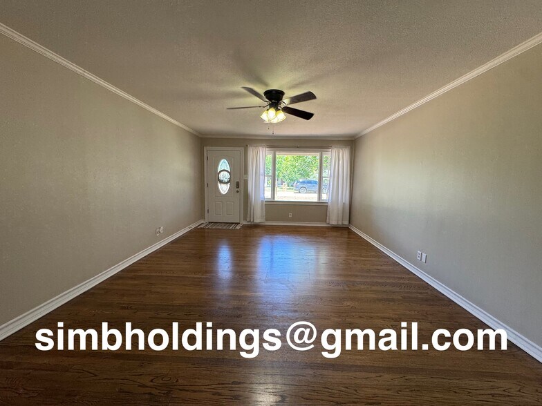 Building Photo - 337 River Oaks St