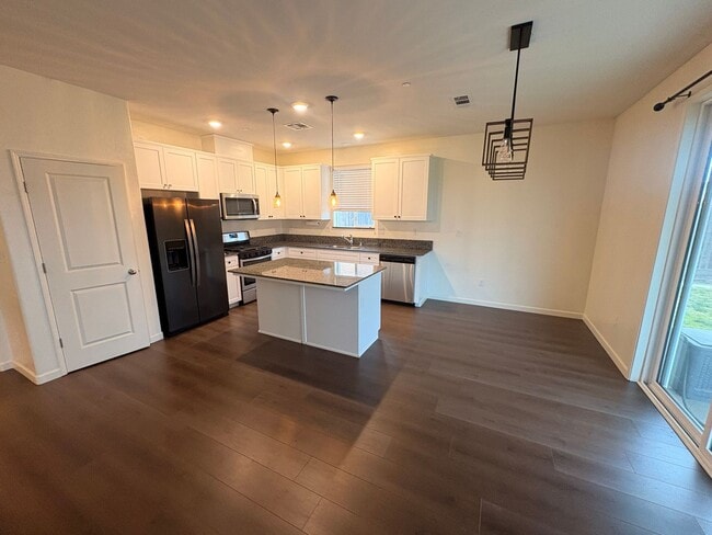 Building Photo - Lovely 3 bedroom home for rent in Hanford CA