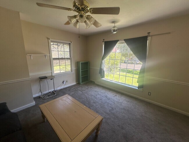 Building Photo - 235 N 400 E