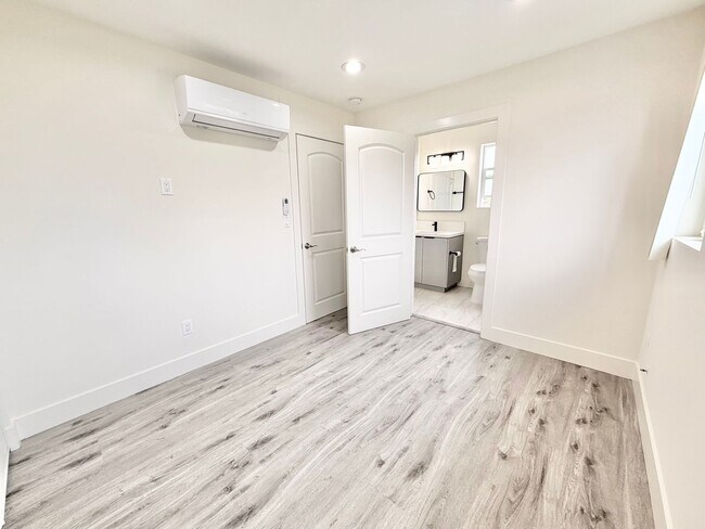 Building Photo - 138 W 93rd St