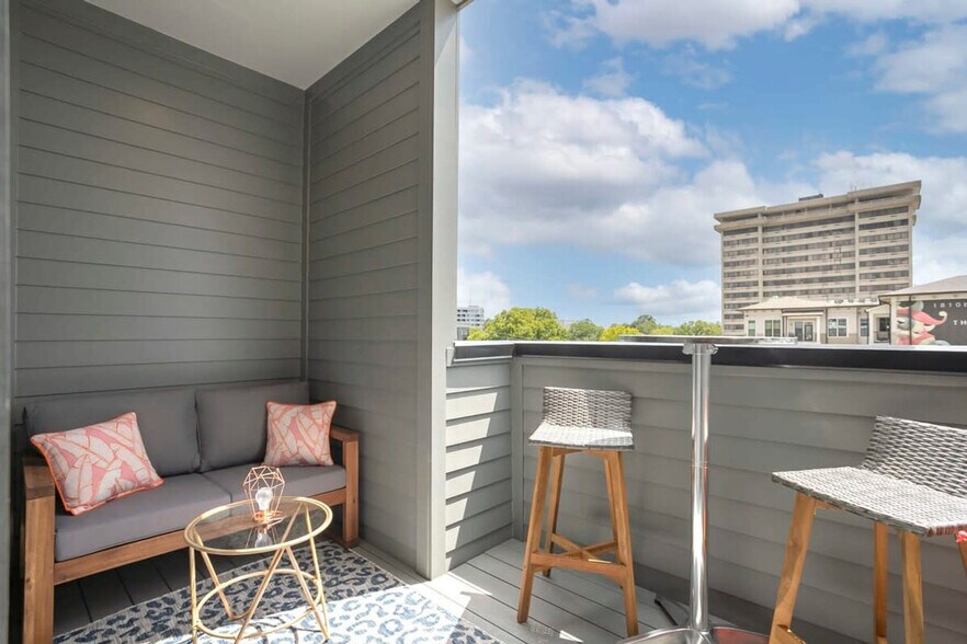 Building Photo - 1700 19th Ave S