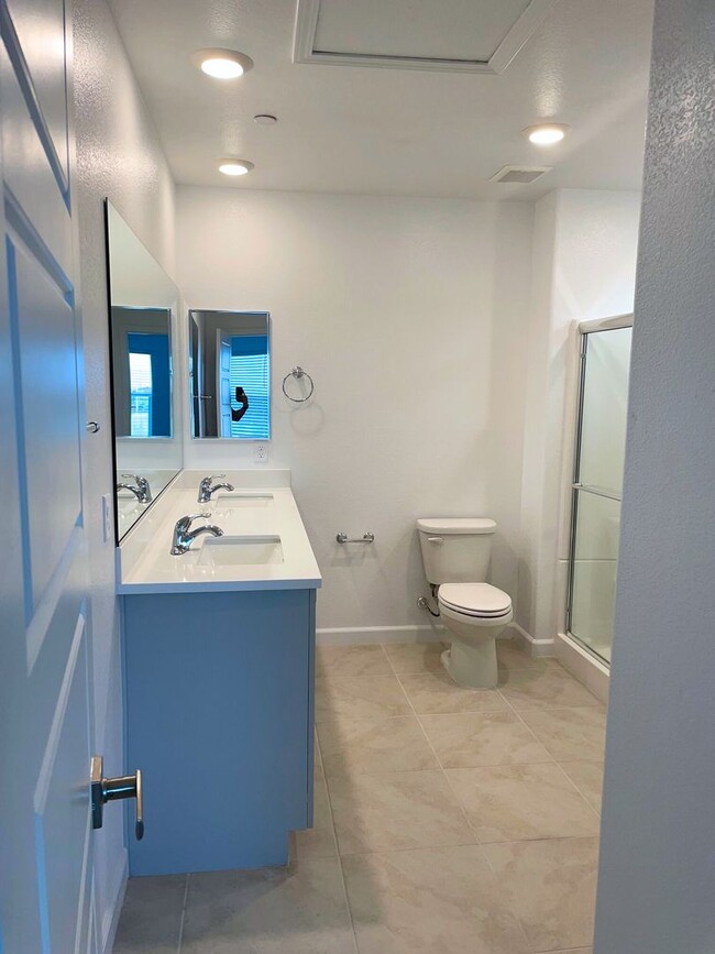 Building Photo - Now Leasing – Brand-New Townhome in Herita...