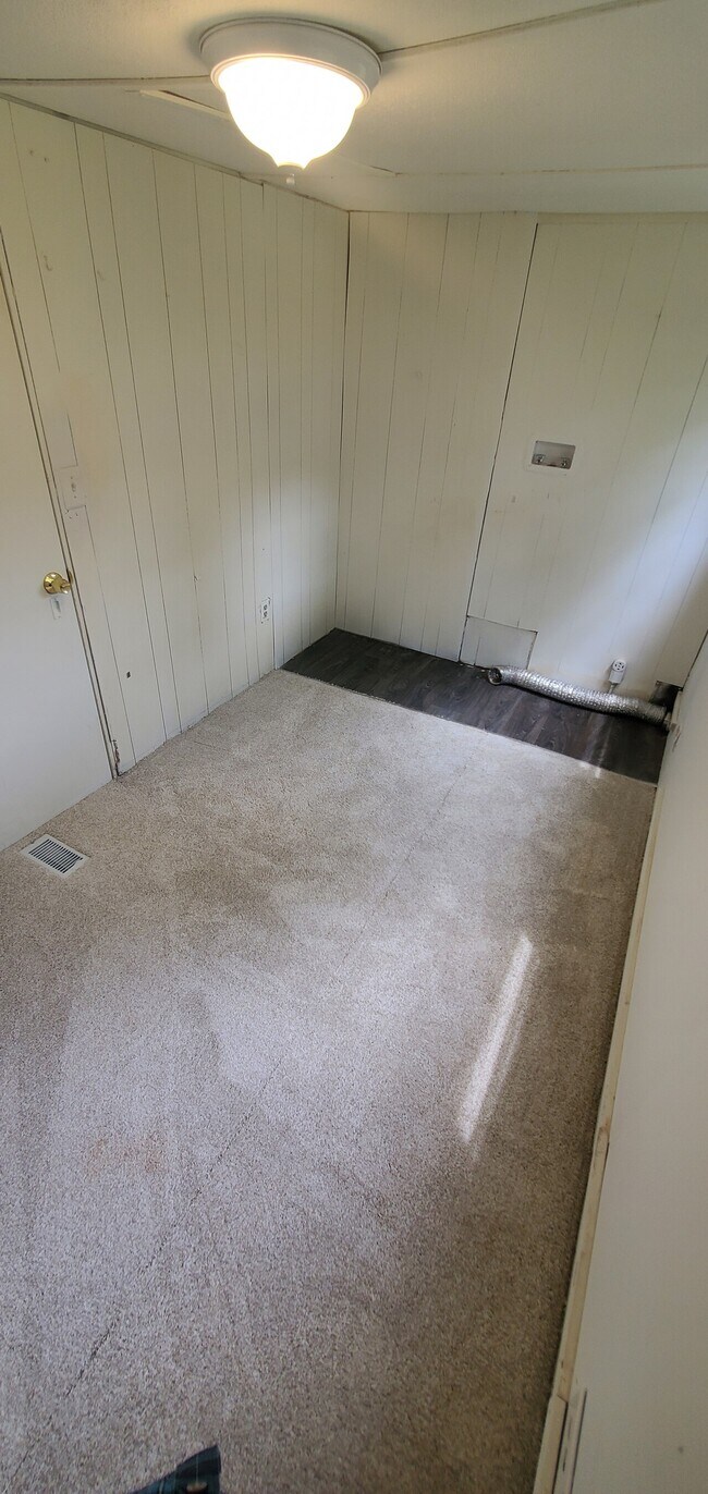 Building Photo - Liberty Church MHC