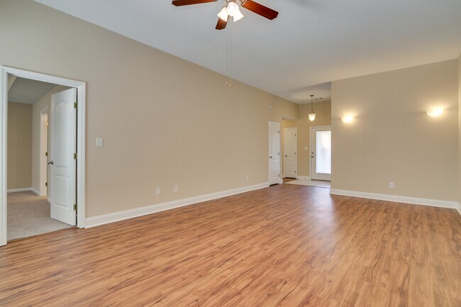 Building Photo - 2152 Sylvan Lake Dr
