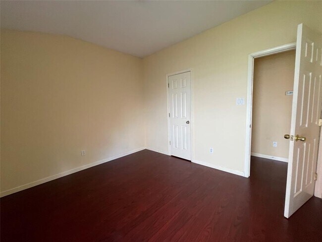 Building Photo - 815 Kiley Dr