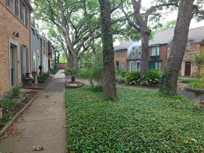 Building Photo - 5215 Arboles Dr