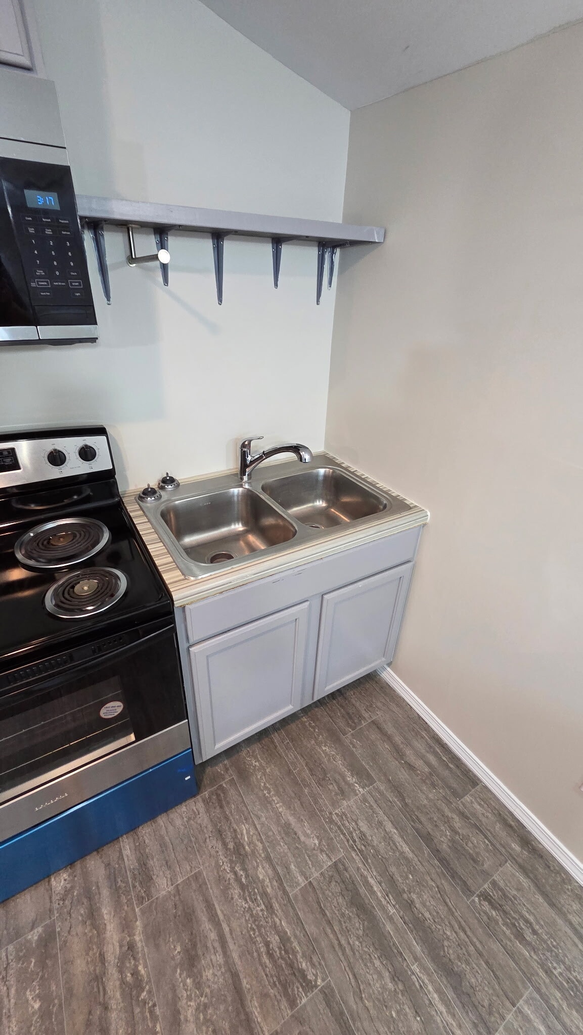 Building Photo - 7896 Elderberry Cir