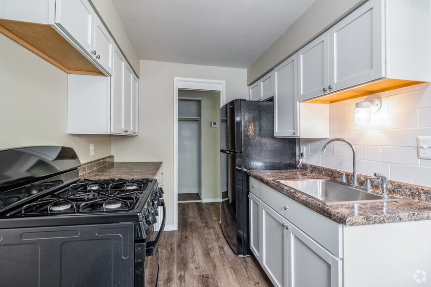 Primary Photo - Premier Garden Apartments