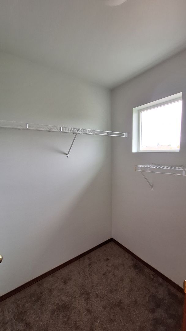 Building Photo - Just in Time for School!!! Beautifully Lan...