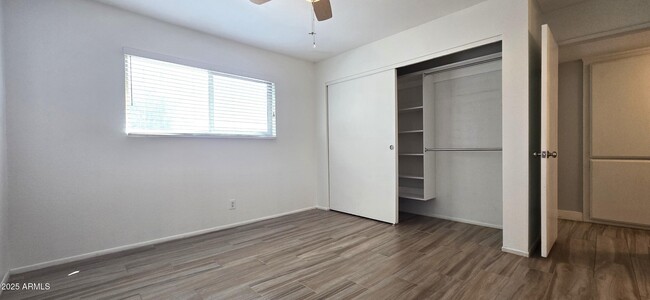 Building Photo - 5525 E Thomas Rd