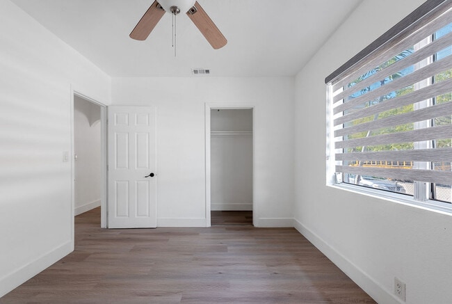 Building Photo - 323 NW 21st Ave