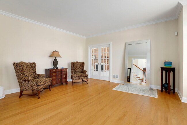 Building Photo - 126 Governors Ct