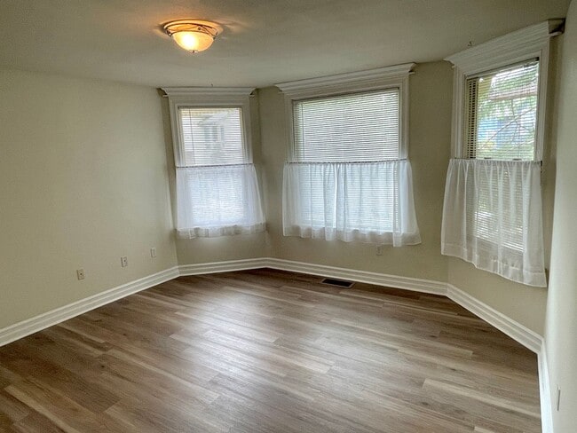 Building Photo - Boise Neighborhood 3-Story Victorian, Walking Distance to N Mississippi