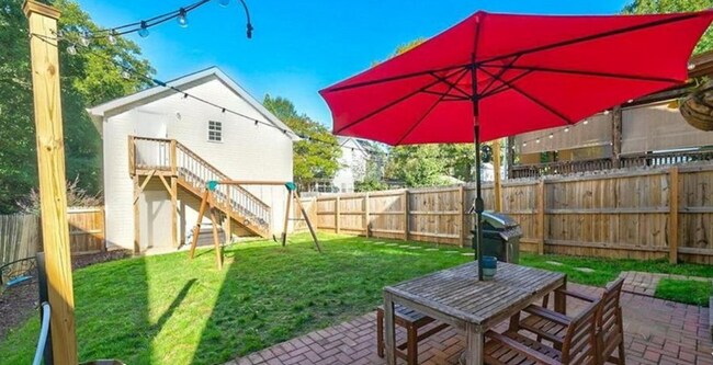 Building Photo - 531 Watson St