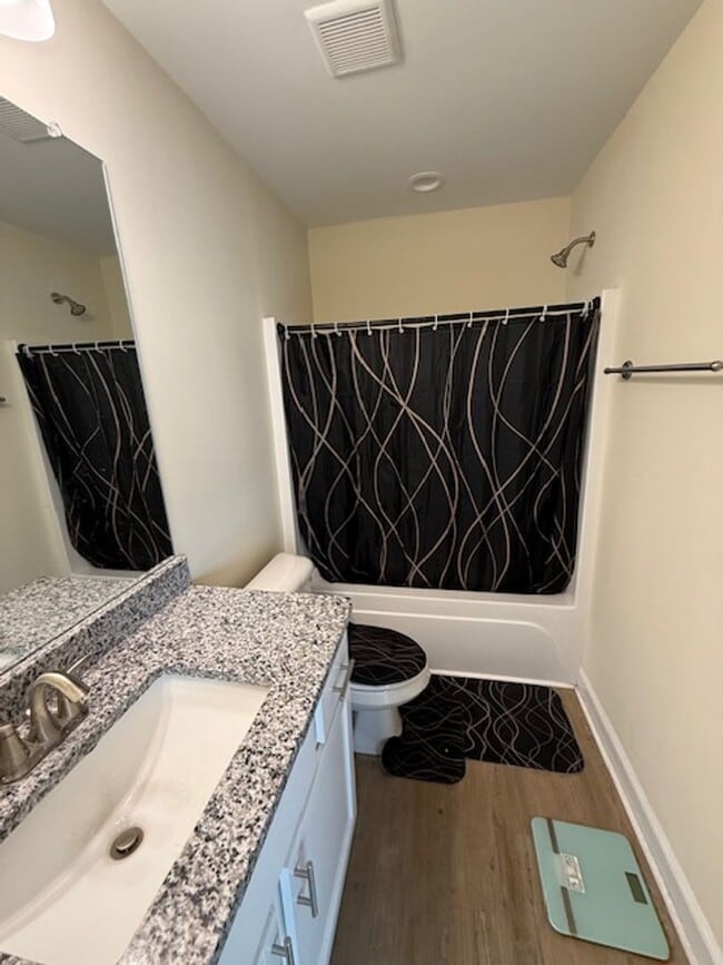 Building Photo - Two Bedroom Townhome