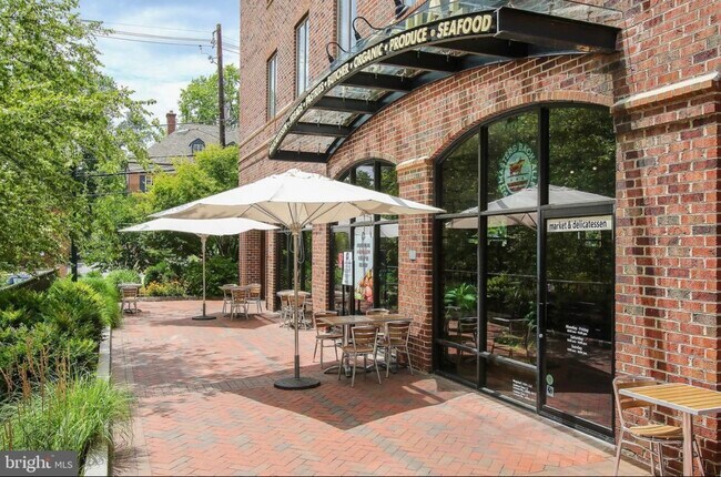 Markets, shops and restaurants in walking distance - 4200 Cathedral Ave NW