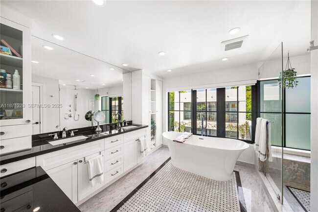 Building Photo - 5728 Pine Tree Dr